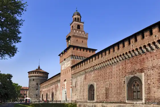 鄰近斯福爾扎城堡的酒店