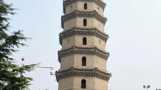 文峰塔位于许昌塔文化博物馆院内，免票。塔起源于印度，原为安置