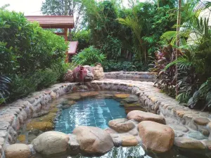 Linyu Huaxi Hot Spring Holiday Resort