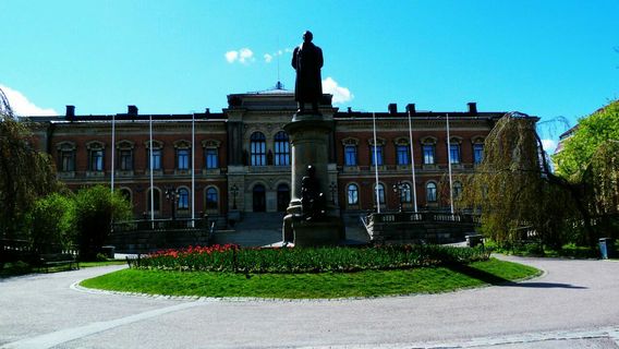 Главное здание университета