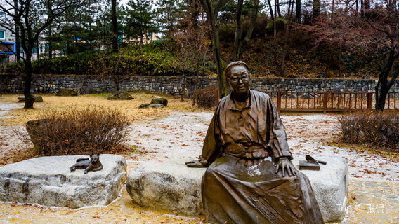 Pak Kyongni House, Pak Kyongni Literary Park