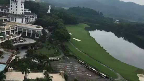 观澜湖高尔夫球会横跨深圳、东莞的观澜湖高尔夫球会，成立于19