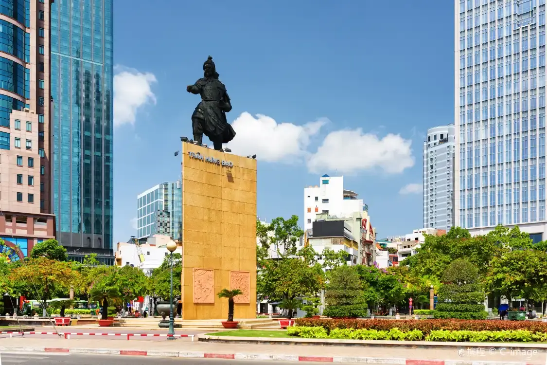 Hotels near Trần Hưng Đạo Statue