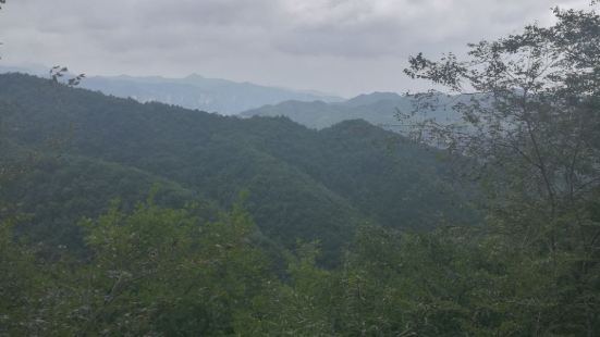 意外發現了黃圍山，山中有洞，據說是五祖誕生地，洞中空間很大，