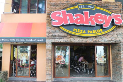 Shakey's Pizza Parlor