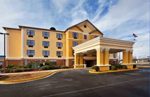 拜倫智選假日套房酒店