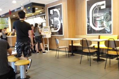 麦当劳(新江北路分店)