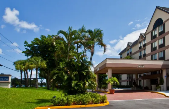 勞德代爾北-伊格澤克空港智選假日酒店