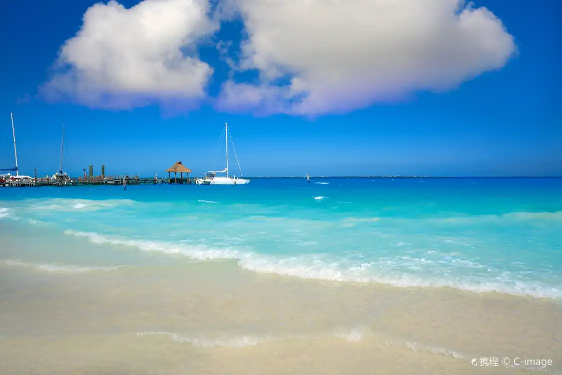 Hotels near Playa Tortugas
