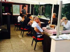 Restaurant Zur Brucke Crazy Pub