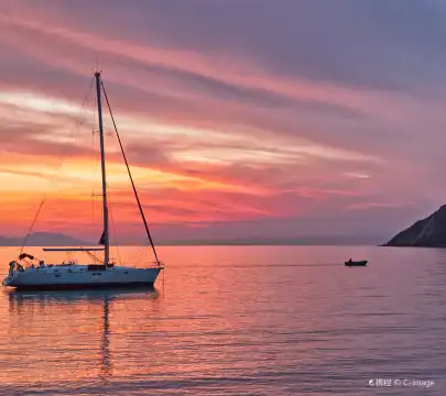 ギリシャのプールのあるホテル