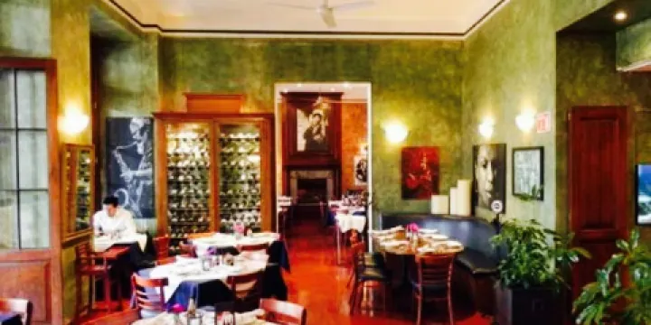 Hank's New Orleans Cafe & Oyster Bar