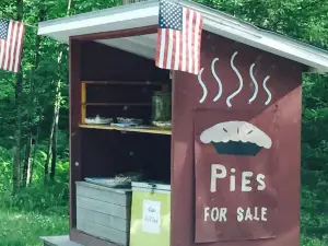 Puzzle Mountain Bakery Pie Stand