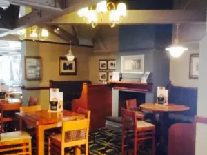 Mill Farm Stonehouse Pizza & Carvery