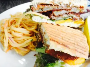 Lola's Cafe