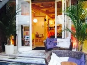 Nico R Cafe