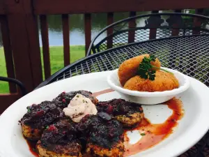 Maglieaux's Riverfront Restaurant