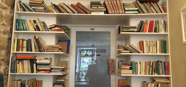 Le Frenchie Café