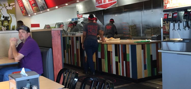 MOOYAH Burgers, Fries & Shakes