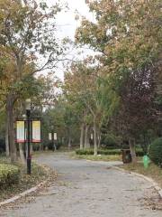 Hou Yi Park (North Gate)