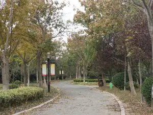 Hou Yi Park (North Gate)
