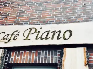 Cafe Piano