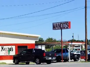 Mando's Drive In