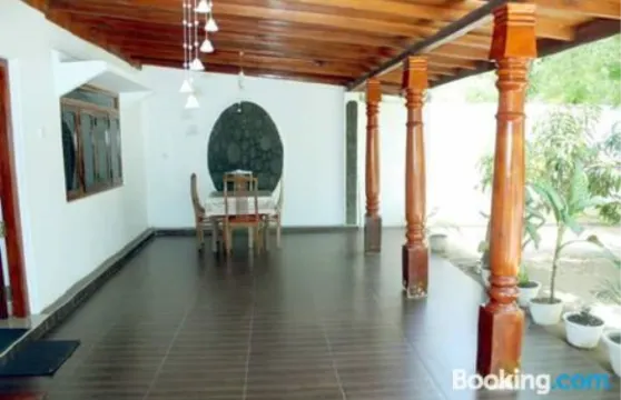 安帕拉白色之家旅館