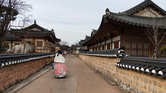 在庆州遗址区的西南部，是一条非常著名的韩屋村，为什么叫这个名