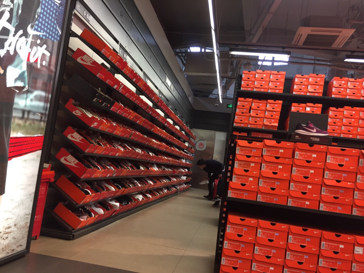 Shopping itineraries in NIKE in 2023-06-03T17:00:00-07:00 (updated in  2023-06-03T17:00:00-07:00) - Trip.com