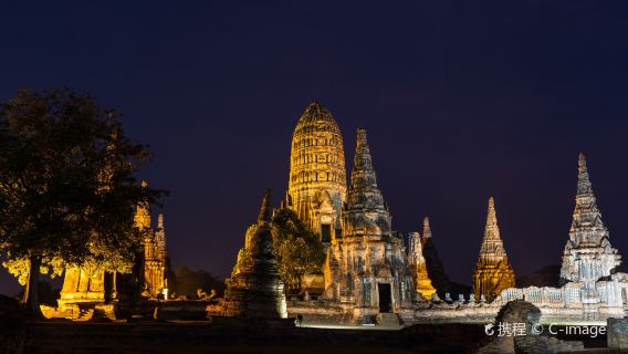 大城府柴瓦塔那蘭寺+邦芭茵夏宮一日遊【夜遊】