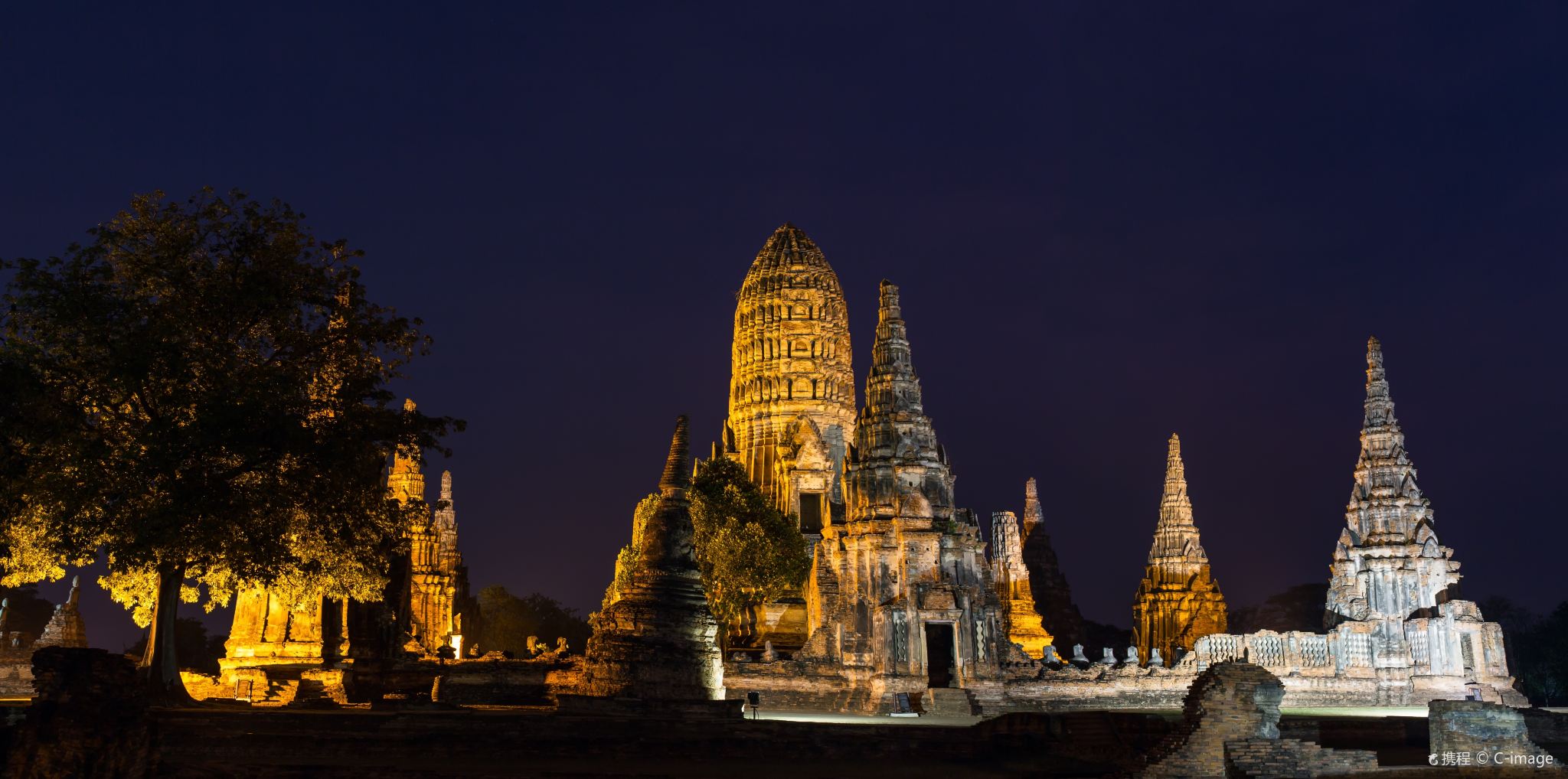 大城府柴瓦塔那蘭寺+邦芭茵夏宮一日遊【夜遊】