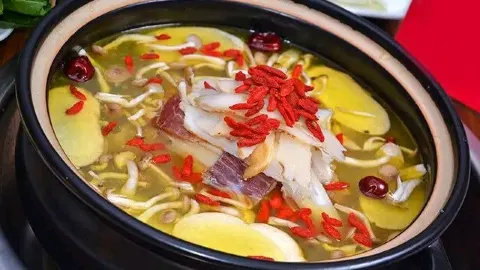 菌王府天麻火腿鸡 in Баркам