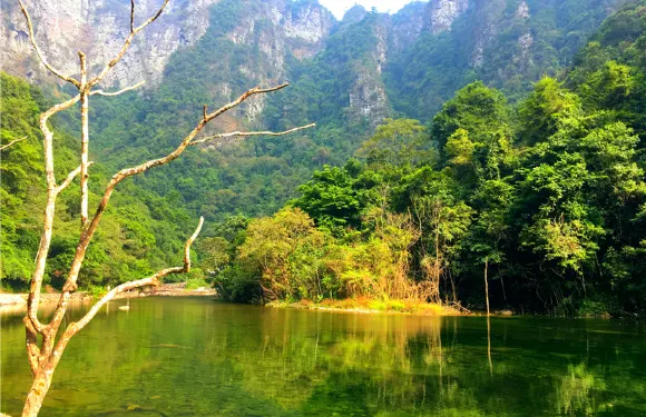 巴勒瑤族高山玻璃棧道＋嶺祖大峽穀成人