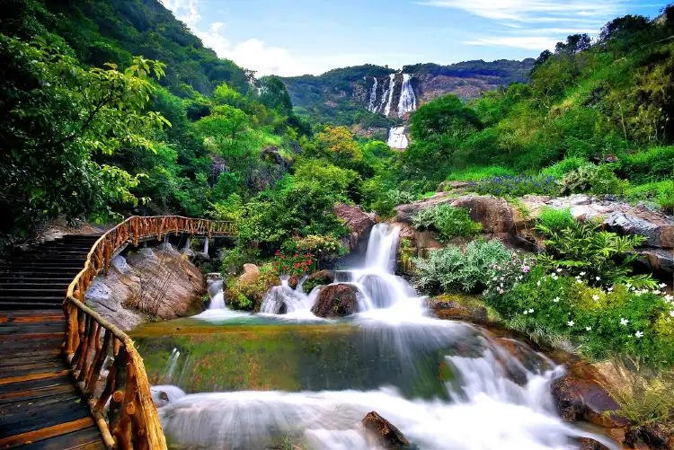 Hotels near Baishuizhai Scenic Area