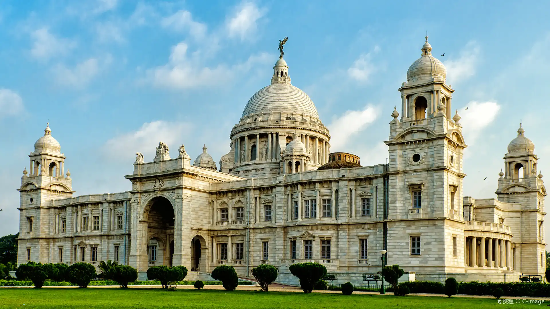 Hotels near Victoria Memorial