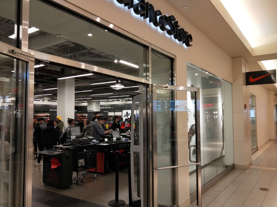 flushing nike outlet