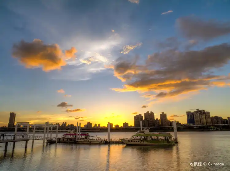 โรงแรมใกล้Dadaocheng Wharf