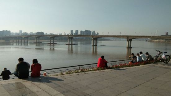 湘江观景大平台――被誉为株洲城市大客厅！开阔大气！可以眺望大