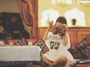 QIA ER BA GE MEI SHI