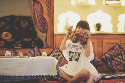 QIA ER BA GE MEI SHI