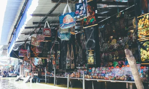 Damnoen Saduak Floating Market