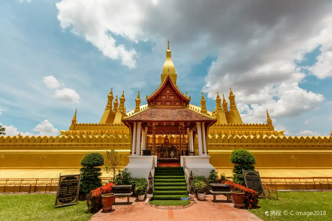 Hotels near Pha That Luang