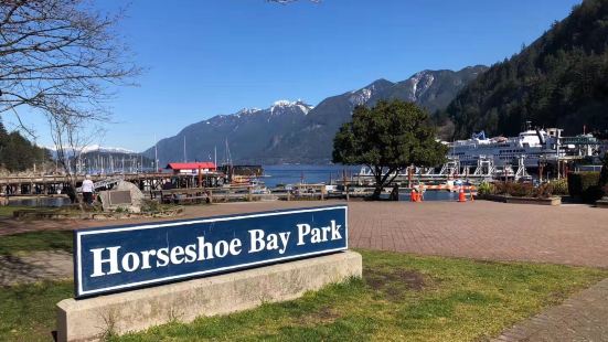 Horseshoe Bay Park 位于西温哥华，虽然峡湾