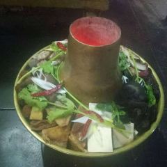 春旺特色土火锅烤肉,羊肉焖饼 User Photo