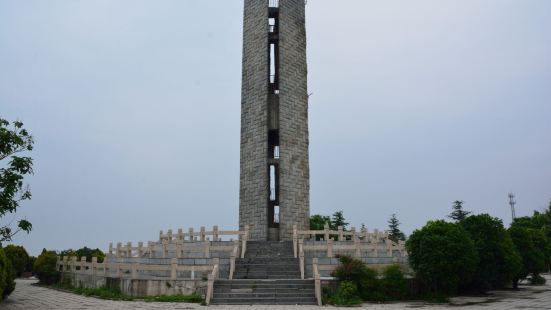 郑州三皇山桃花峪旅游区就在黄河风景名胜区的旁边，是一个不收门