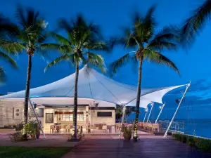 Luna Lanai Ocean and Beachfront Restaurant