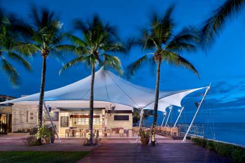 Luna Lanai Ocean and Beachfront Restaurant
