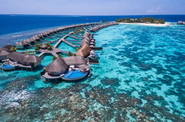 The Dream of Isolated Holiday: Maldives resort