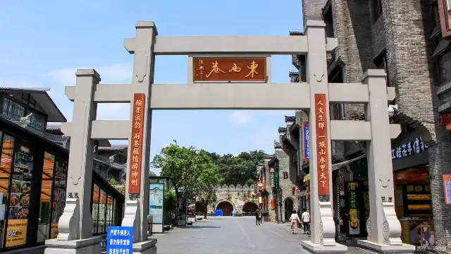 Hotels near East-West Lane